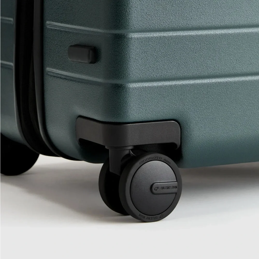 QUINCE  Expandable Large Check-In Suitcase - Picture 9 of 16